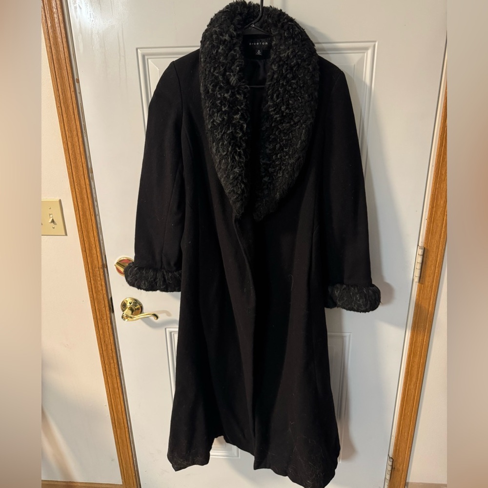 Elegant Black faux Fur-Trimmed Women's Coat